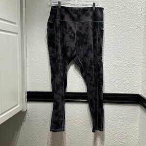 Two pair of leggings.1 pair Amazon essentials XXL and 2nd pair generic brand XXl
